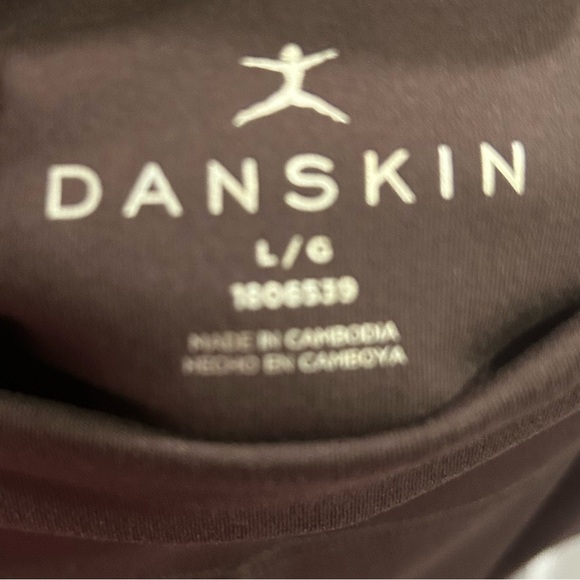 Danskin HR Tights with Reflective Dots and Pockets.  Color-Espresso Brown - Picture 6 of 8
